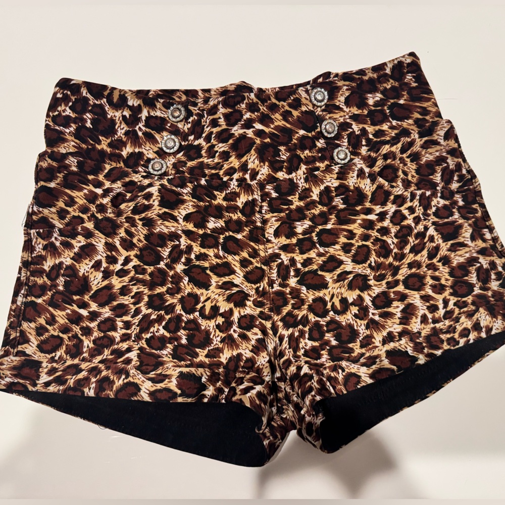 Leopard Print High-Waisted Shorts vintage